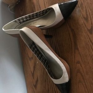 Beautiful Kitten Heel Ann Klein- Like New
